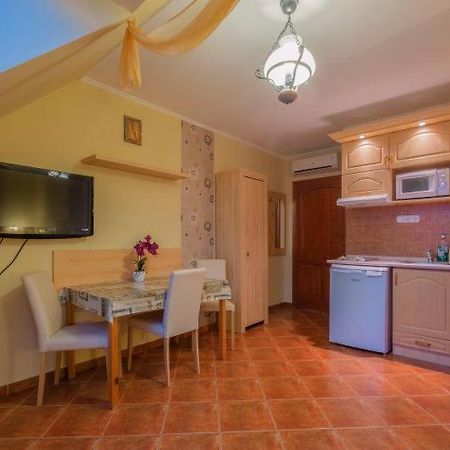 Rozmann Family Panzio & Apartmanhaz Sárvár Esterno foto