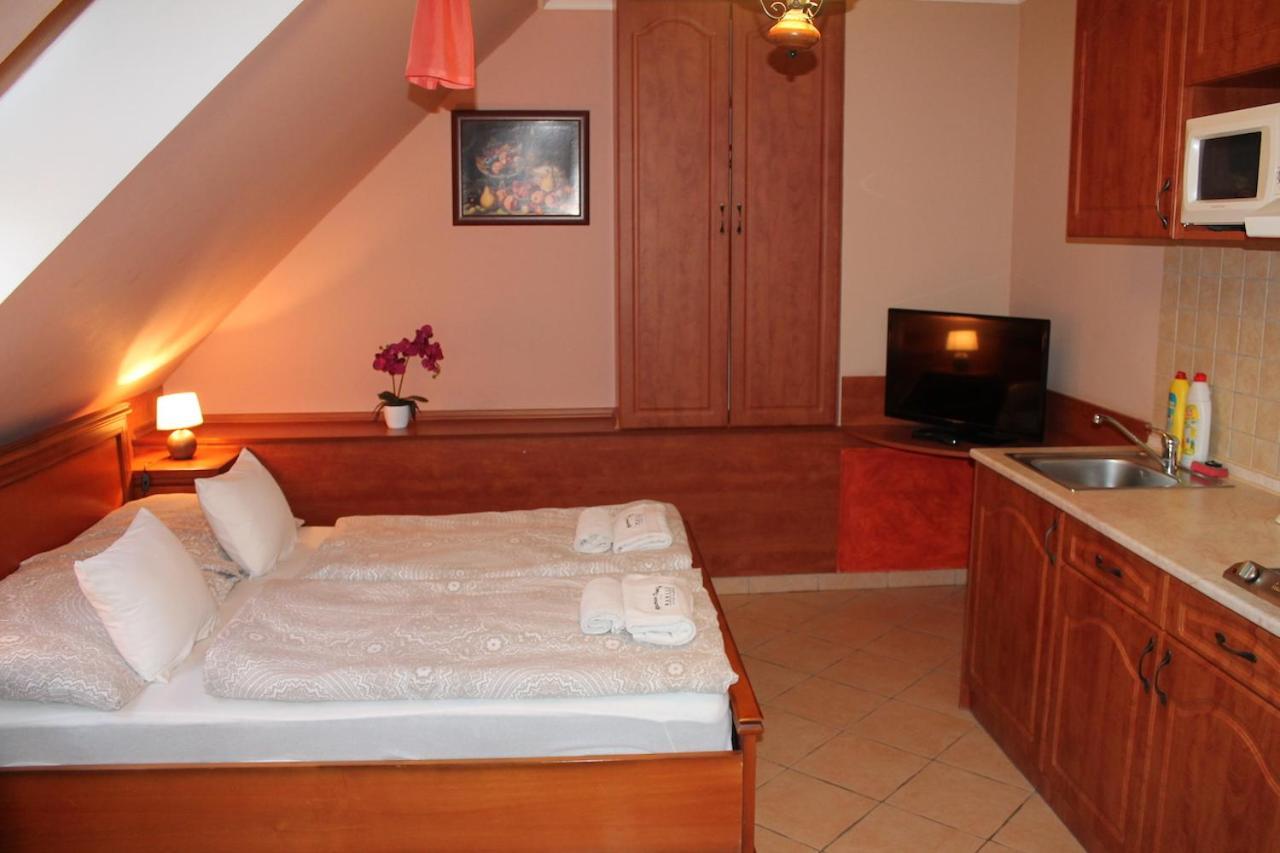Rozmann Family Panzio & Apartmanhaz Sárvár Esterno foto