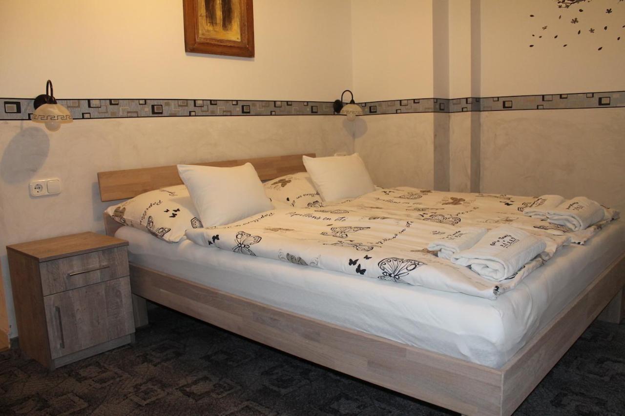 Rozmann Family Panzio & Apartmanhaz Sárvár Esterno foto