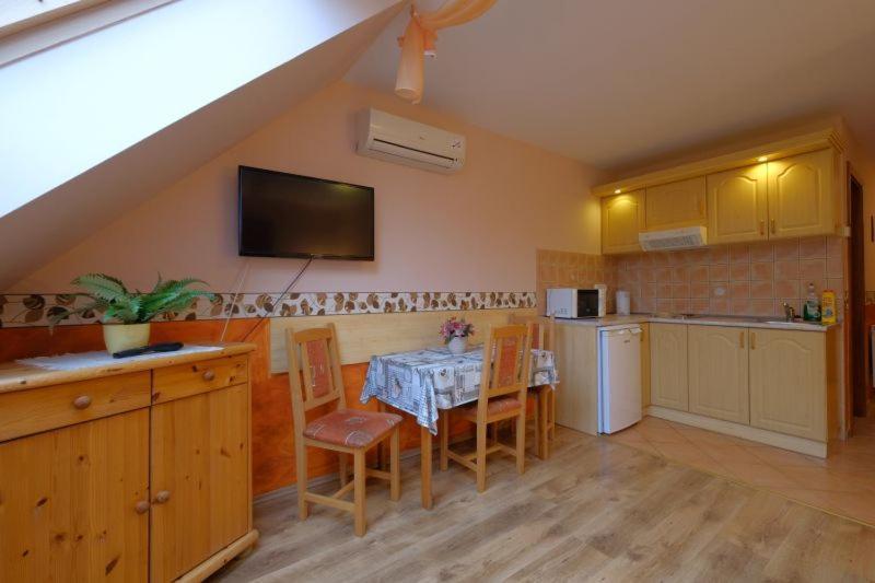 Rozmann Family Panzio & Apartmanhaz Sárvár Esterno foto