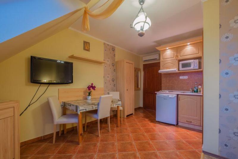 Rozmann Family Panzio & Apartmanhaz Sárvár Esterno foto