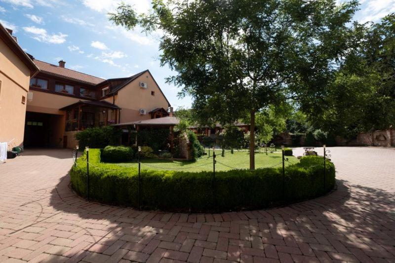 Rozmann Family Panzio & Apartmanhaz Sárvár Esterno foto